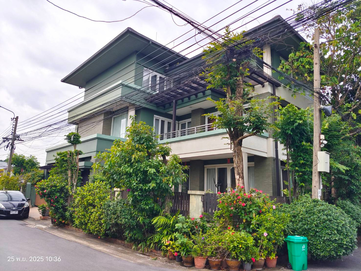 ลดราคาบ้านเดี่ยว 3 ชั้น สไตล์โมเดอร์นคลาสสิค หลังมุม ซอยนวมินทร์ 68 เนื้อที่ 75 ตรว. พท.ใช้สอย 518 ตรม. ราคาพิเศษ 11.9 ล้าน ลดราคาบ้านเดี่ยว 3 ชั้น สไตล์โมเดอร์นคลาสสิค หลังมุม ซอยนวมินทร์ 68 เนื้อที่ 75 ตรว. พท.ใช้สอย 518 ตรม. ราคาพิเศษ 11.9 ล้าน