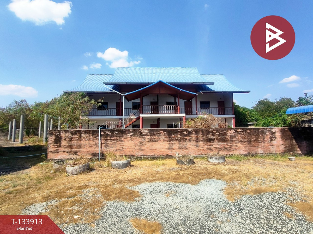 Land for sale with buildings, area 1 rai 70 sq m, Ban Pho, Chachoengsao.