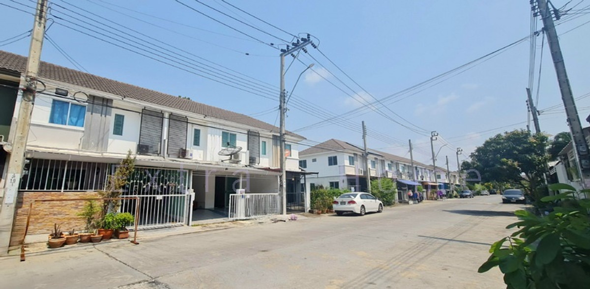 Townhouse, 2 floors, 17.5 sq m., Pruksa 84/2 Phetkasem 63, cheap, good location. Townhouse, 2 floors, 17.5 sq m., Pruksa 84/2 Phetkasem 63, cheap, good location.