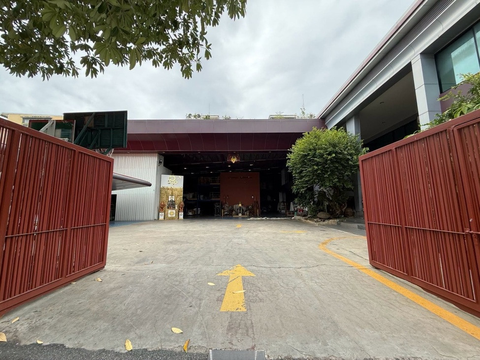 For Rent: Warehouse, factory with office on 3 rai of land, total usable area 3,000 square meters / location near Wat Khae Rai, Khlong Maduea / Khlong Maduea Subdistrict, Krathum Baen District / towards Ekachai Road / trailer can enter and exit. For Rent: Warehouse, factory with office on 3 rai of land, total usable area 3,000 square meters / location near Wat Khae Rai, Khlong Maduea / Khlong Maduea Subdistrict, Krathum Baen District / towards Ekachai Road / trailer can enter and exit.