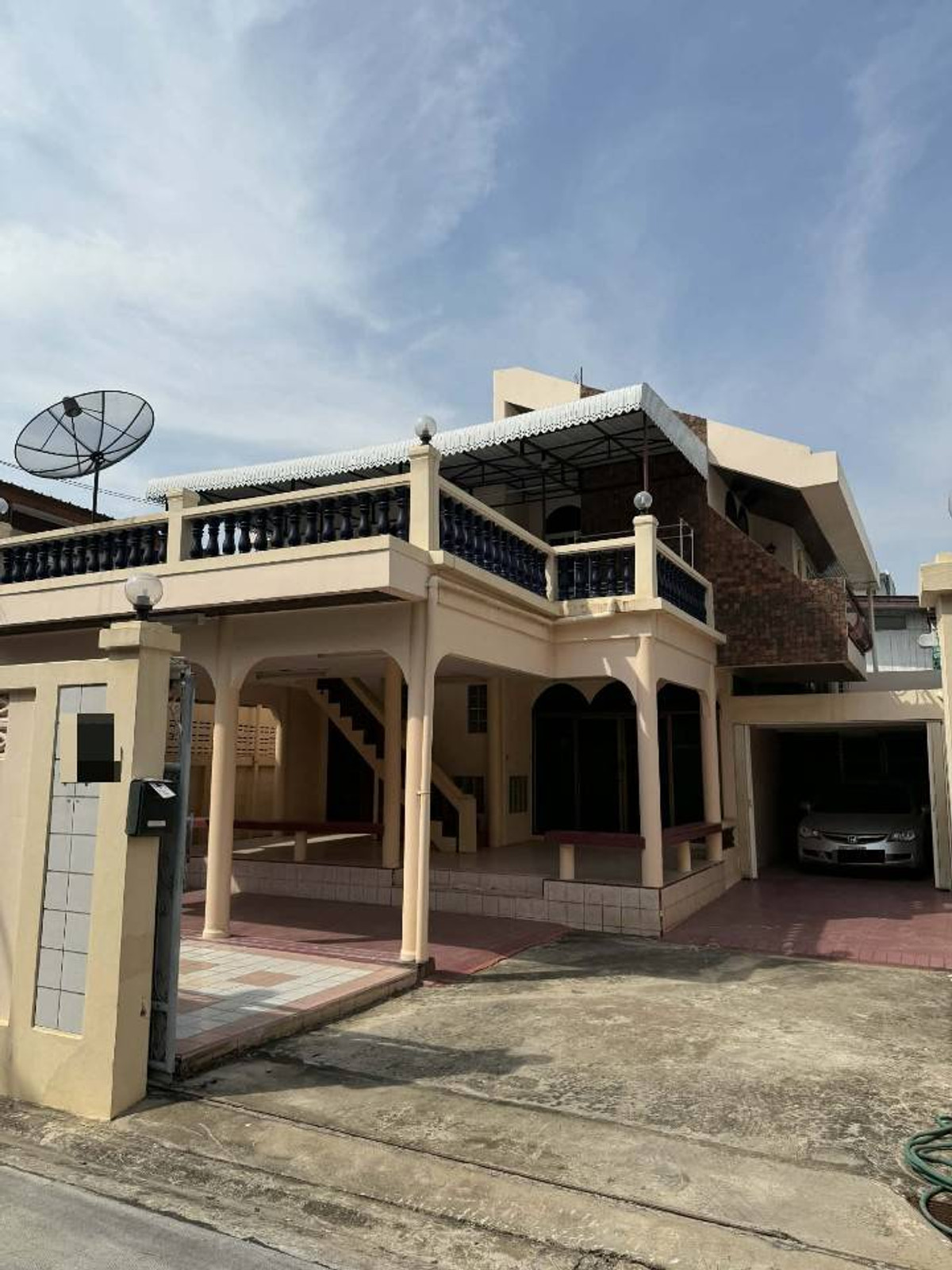 ให้เช่าบ้านเดี่ยว 2 ชั้น ถนนสุธิสาร ใกล้MRTสุธิสาร มี4ห้องนอน1ห้องทำงาน แอร์เฟอร์ครบ ราคาเช่าเดือนละ37,000บาท/เดือน