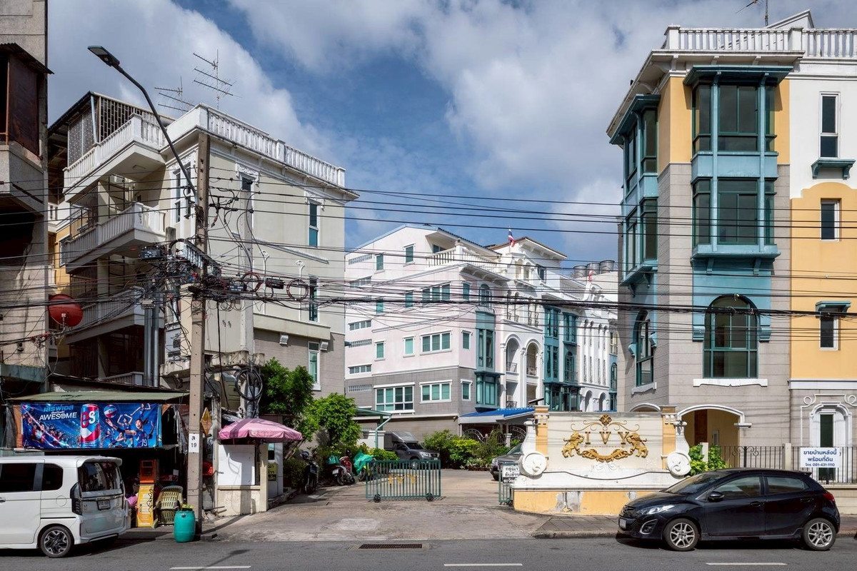 ทาวน์โฮมพรีเมี่ยม ใจกลางเมือง ย่านเยาวราช ไอวี่ ไชน่าทาวน์ (Ivy Chinatown) แต่งสวย มีดีไซน์ พร้อมเข้าอยู่ สภาพใหม่มาก – รูปที่ 2