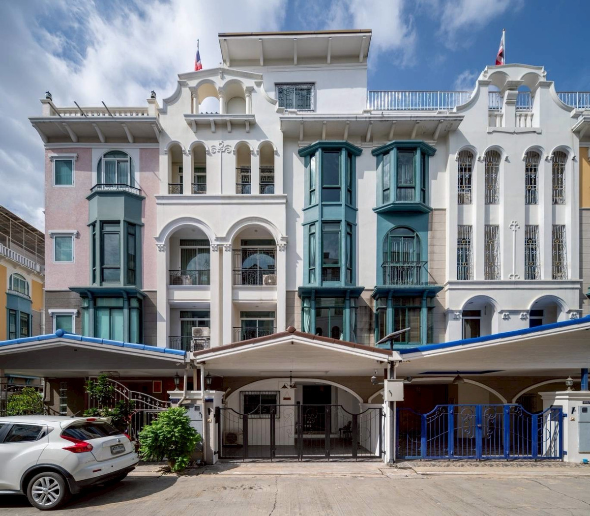 ทาวน์โฮมพรีเมี่ยม ใจกลางเมือง ย่านเยาวราช ไอวี่ ไชน่าทาวน์ (Ivy Chinatown) แต่งสวย มีดีไซน์ พร้อมเข้าอยู่ สภาพใหม่มาก ทาวน์โฮมพรีเมี่ยม ใจกลางเมือง ย่านเยาวราช ไอวี่ ไชน่าทาวน์ (Ivy Chinatown) แต่งสวย มีดีไซน์ พร้อมเข้าอยู่ สภาพใหม่มาก