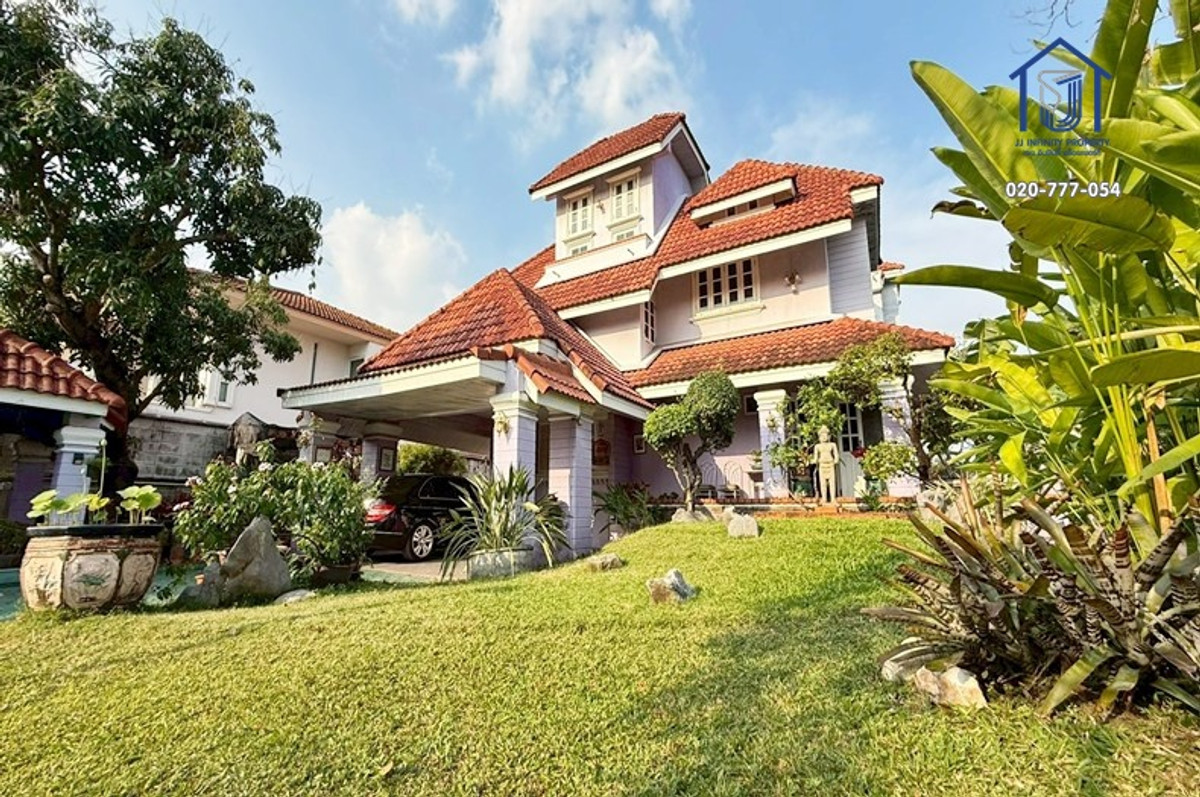 2-storey detached house for sale, Ek Buri Village, Ramindra Road 103/2, corner house, near the Pink Line MRT.