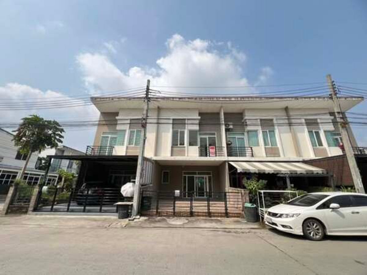 2-story townhouse, Gusto Bangna-Suvarnabhumi.