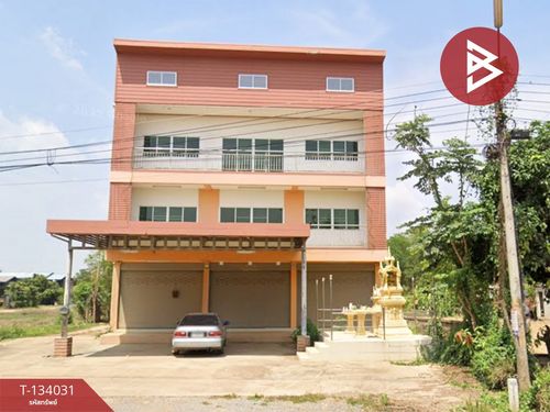 Commercial building for sale, 3 and a half floors, 3 units, Si Satchanalai, Sukhothai, prime location in the heart of the community.