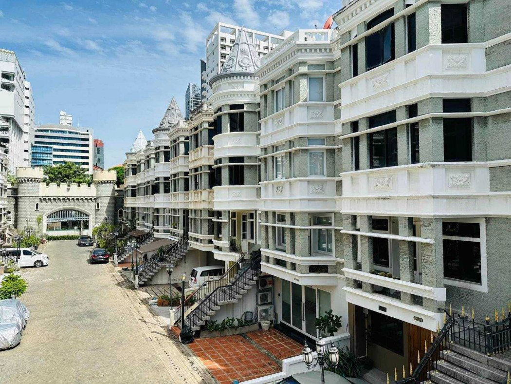 ให้เช่า ทาวน์โฮม Moo Baan Chicha Castle 350 ตรม 33 ตรว ใกล้ BTS พร้อมพงษ์ – รูปที่ 2