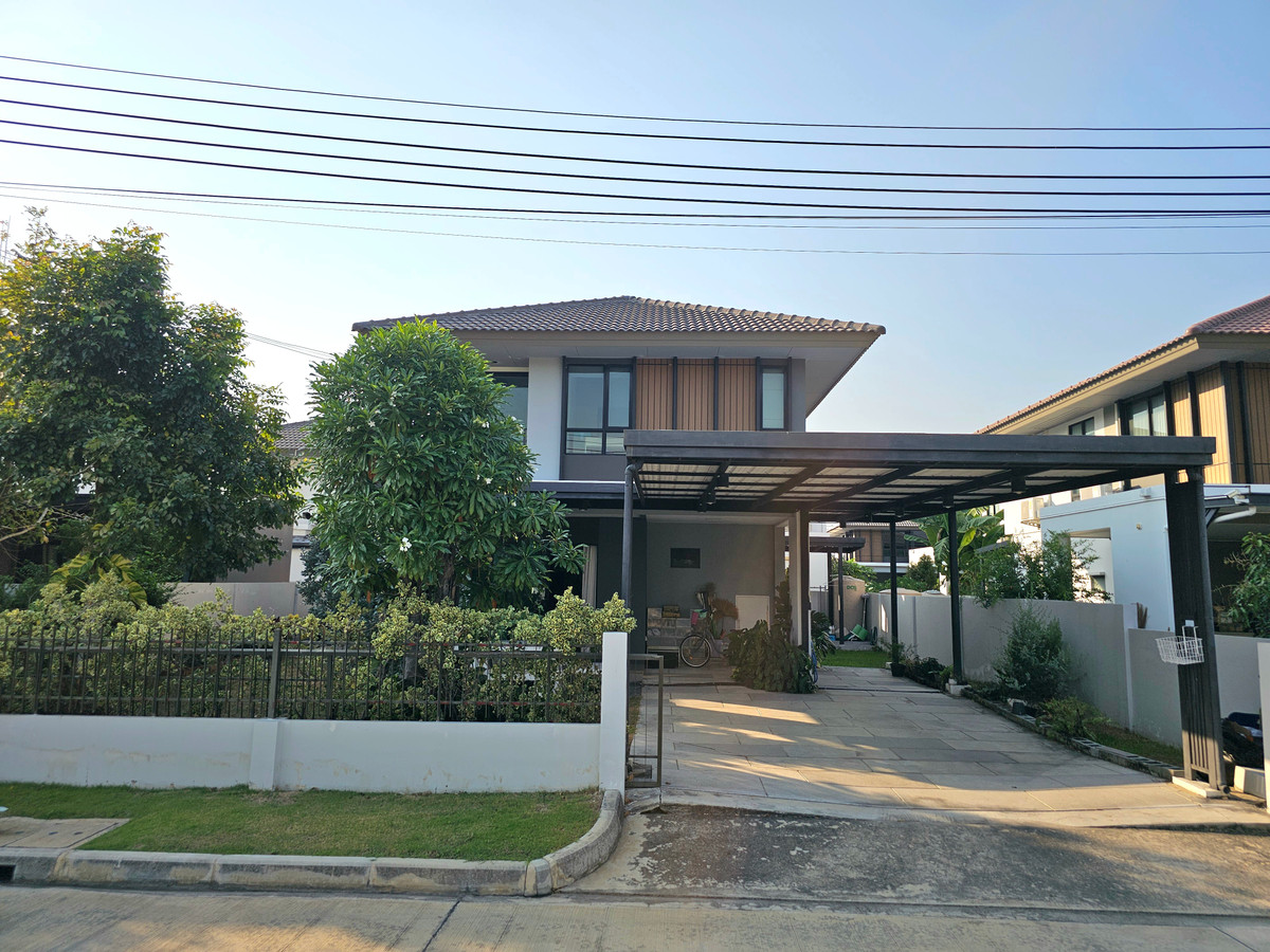 Urgent sale!! Baan Burasiri Bangna (65.2 sq m.) 4 bedrooms, 2 bathrooms, in front of the house is a garden. Urgent sale!! Baan Burasiri Bangna (65.2 sq m.) 4 bedrooms, 2 bathrooms, in front of the house is a garden.
