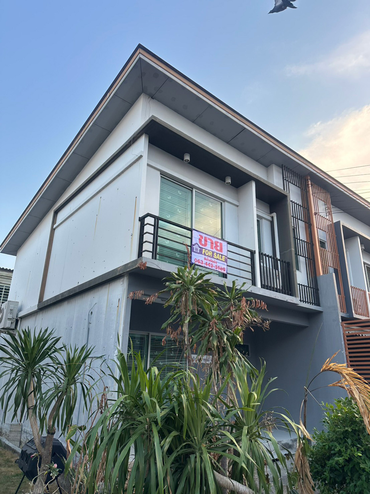 Townhome for sale, room on Soi 4 in the Village Kanchanaphisek project, opposite Makro Bang Bon. The largest house style Townhome for sale, room on Soi 4 in the Village Kanchanaphisek project, opposite Makro Bang Bon. The largest house style