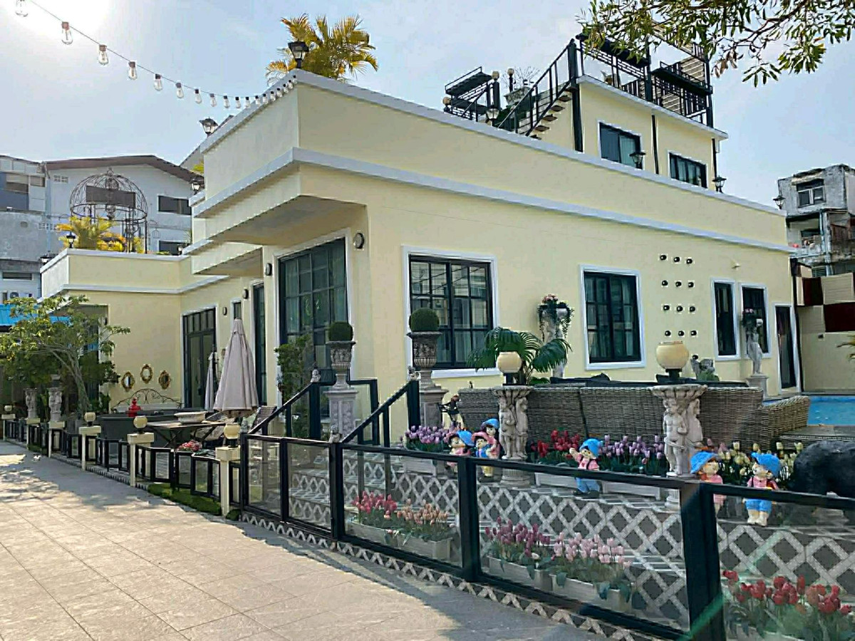 🏡 Luxury House & Prime Land Sukhumvit 93, land 239 sq m, 4 bedrooms, 4 bathrooms, parking for 6–7 cars, 10KW solar cells, near BTS Bang Chak/On Nut, price 90 million baht, appointment to view 065-536-5165 Luk Jeab #Luxury HouseSukhumvit #LuxuryHomeBan 🏡 Luxury House & Prime Land Sukhumvit 93, land 239 sq m, 4 bedrooms, 4 bathrooms, parking for 6–7 cars, 10KW solar cells, near BTS Bang Chak/On Nut, price 90 million baht, appointment to view 065-536-5165 Luk Jeab #Luxury HouseSukhumvit #LuxuryHomeBan