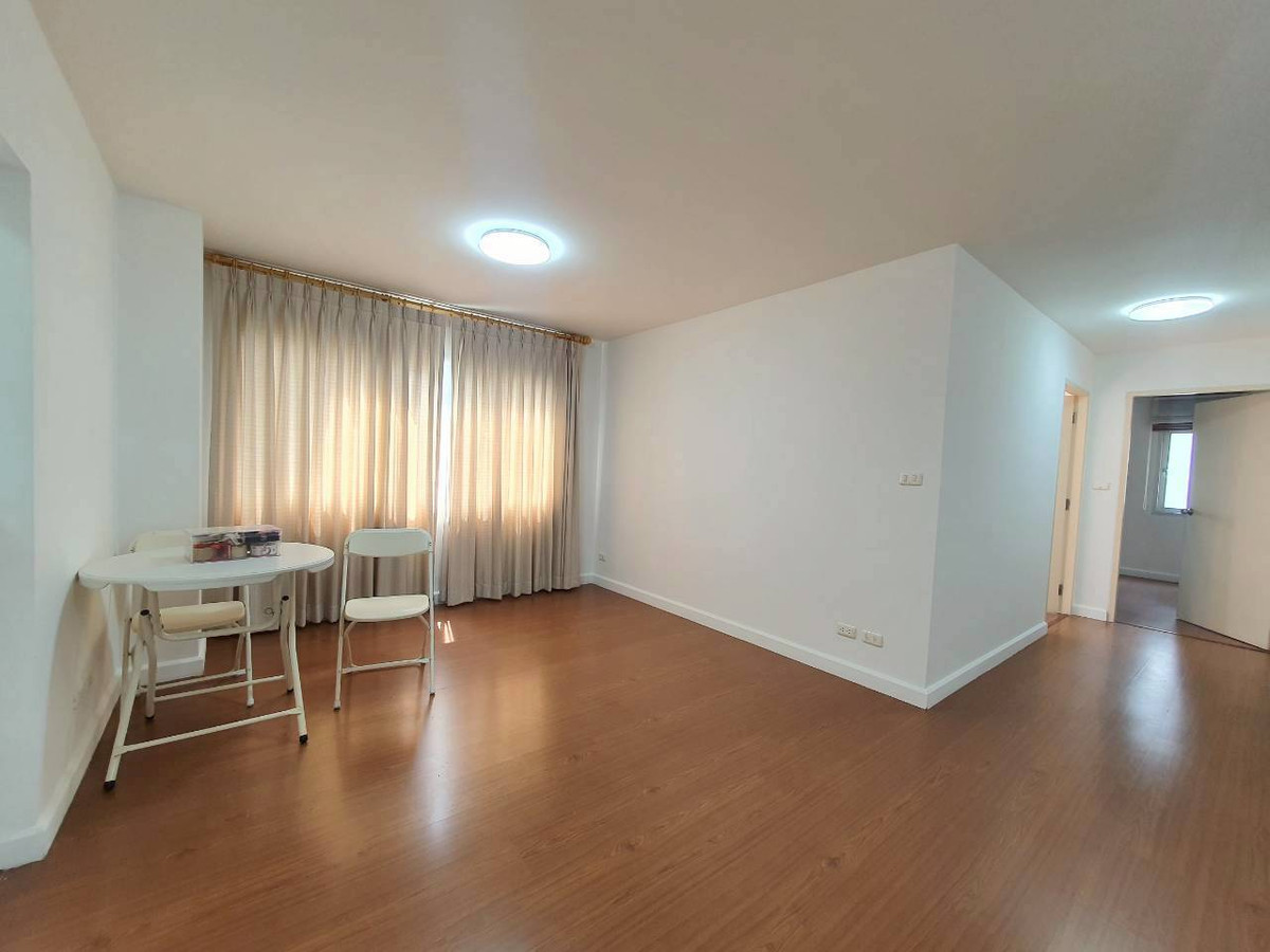 FOR SALE Empty room for sale!!! Condo OneX sathorn-narathiwas, 2bed 2bath 70sqm. Price 4.5 million baht. FOR SALE Empty room for sale!!! Condo OneX sathorn-narathiwas, 2bed 2bath 70sqm. Price 4.5 million baht.