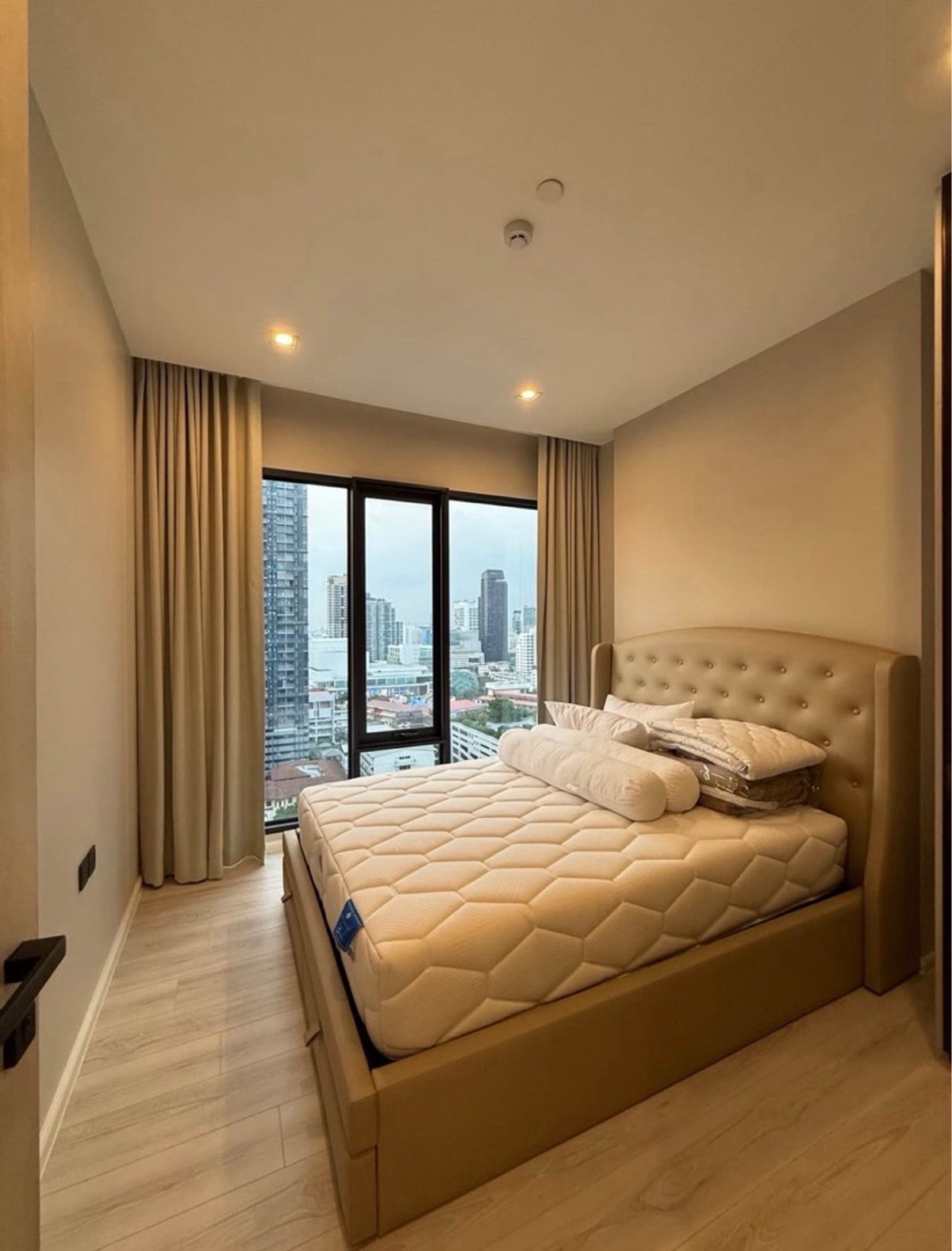 ให้เช่าห้องสวยใหม่  The room phayathai ชั้น 17ขนาด 40 ตร.ม. 1 ห้องนอน 1 ห้องน้ำ ราคา 30,000 บาท🔥 ใกล้บีทีเอส พญาไท พร้อมอยู่ต่อรองได้