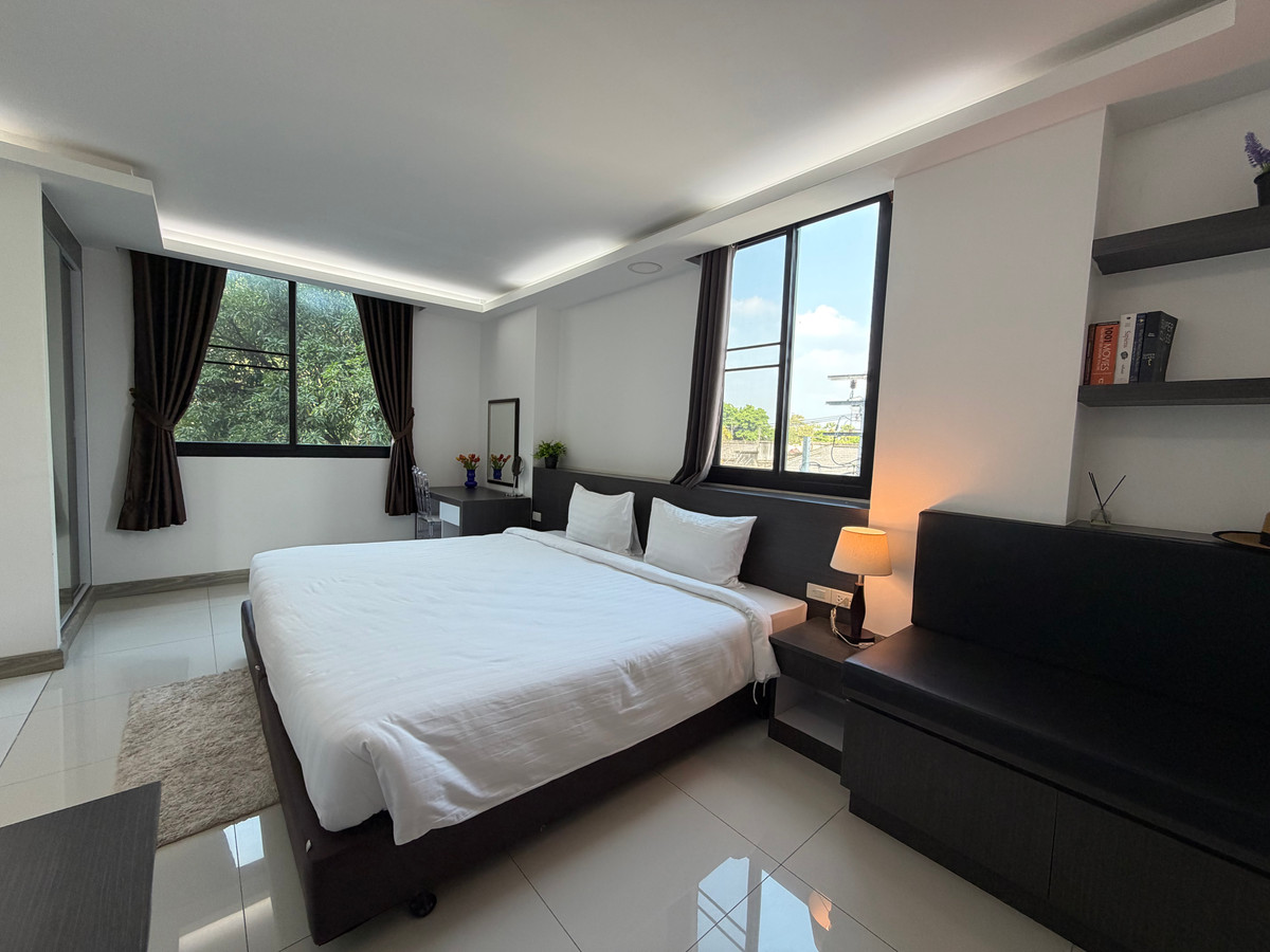 Apartment for sale Lat Phrao Wang Hin, near BTS Phawana, 8 floors, 60 rooms, price 80 million baht. Apartment for sale Lat Phrao Wang Hin, near BTS Phawana, 8 floors, 60 rooms, price 80 million baht.