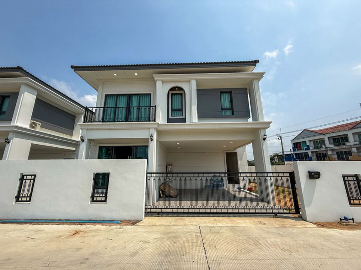 4-bedroom detached house for sale in Laem Chabang-Sriracha. Excellent location, ideal for investment. Close to Laem Chabang Port.