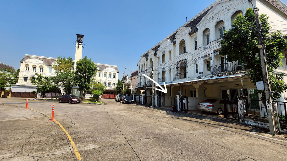 3-story townhome for sale, Urban Sathorn (Urban Sathorn), near BTS Bang Wa, company registration possible.