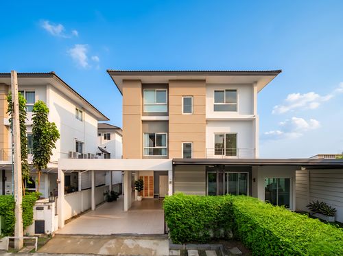 Urgent sale, 3-story detached house, behind MIND Pinklao-Charan, 5 bedrooms, 5 bathrooms, lots of space, complete extension, ready to move in. Near Si Rat Expressway, very good value.