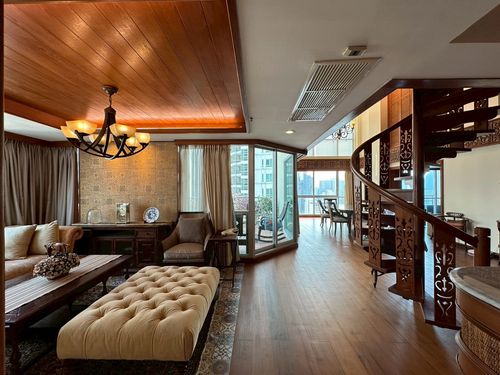 ✨Condo for rent, Duplex The Rajdamri, 3 bedrooms, fully furnished and electrical appliances. Wide balcony, view of tall buildings, convenient travel, near BTS Ratchadamri, Lumpini Park.