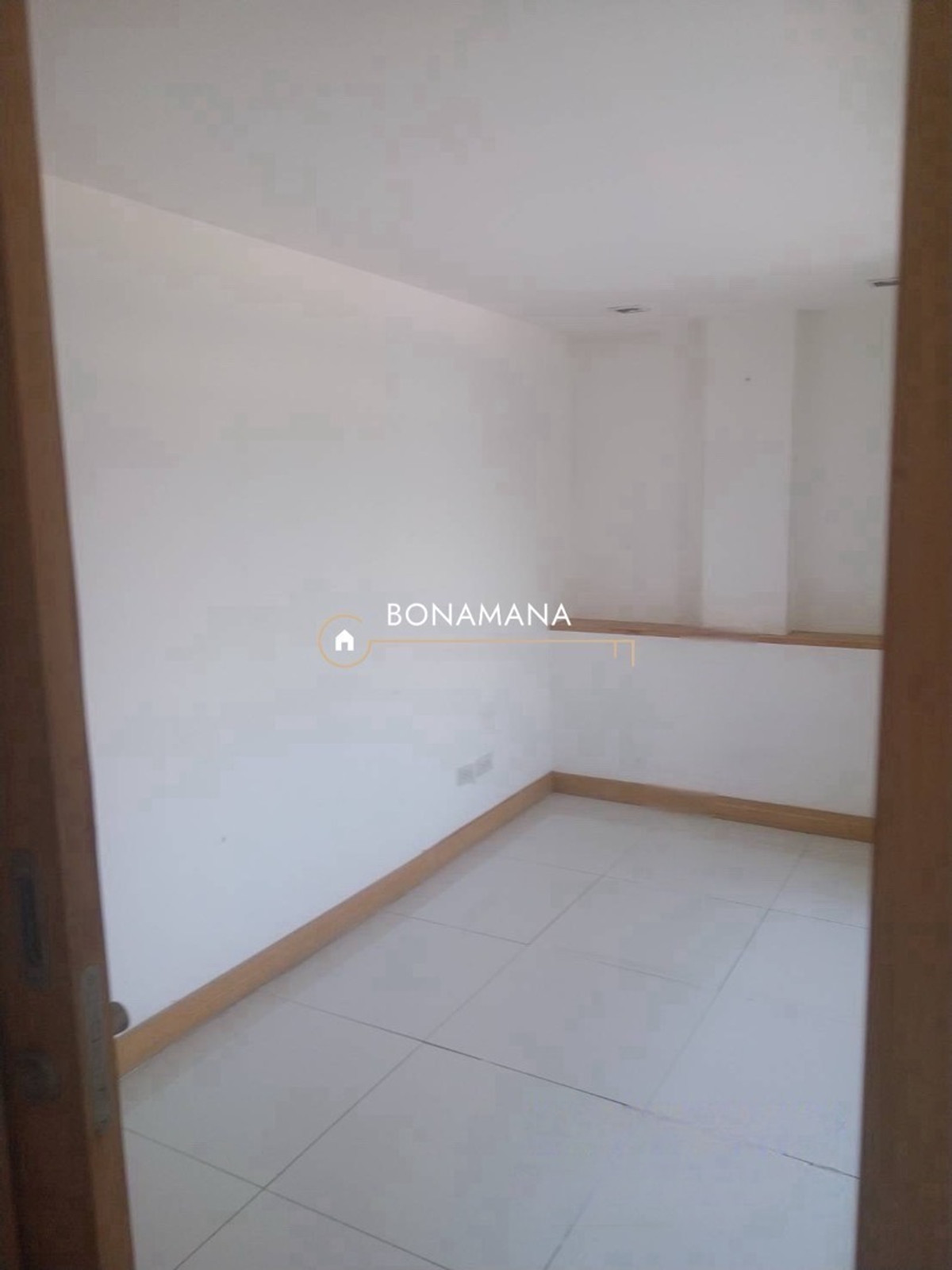 พื้นที่ธุรกิจให้เช่า ห้องมุม ชั้น 2 ติดถนน พร้อมพงษ์ – รูปที่ 2
