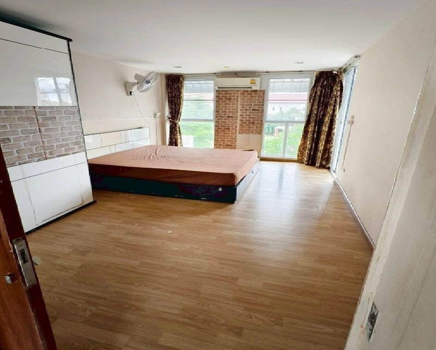 For Rent ให้เช่าทาวโฮม 3.5 ชั้น / โครงดาร The Attic Lite แจ้งวัฒนะ / ดิ แอททิค ไลท์ แจ้งวัฒนะ / ซอยแจ้งวัฒนะ-ปากเกร็ด 24 / หลัง เซ็นทรัล แจ้งวัฒนะ ใกล้รถไฟฟ้าสายสีชมพู / หลังมุม / แอร์ 4 เครื่อง / เฟอร์ฯ บางส่วน / อยู่อาศัย หรือ Home Office ไม่จดบริษัท – รูปที่ 3