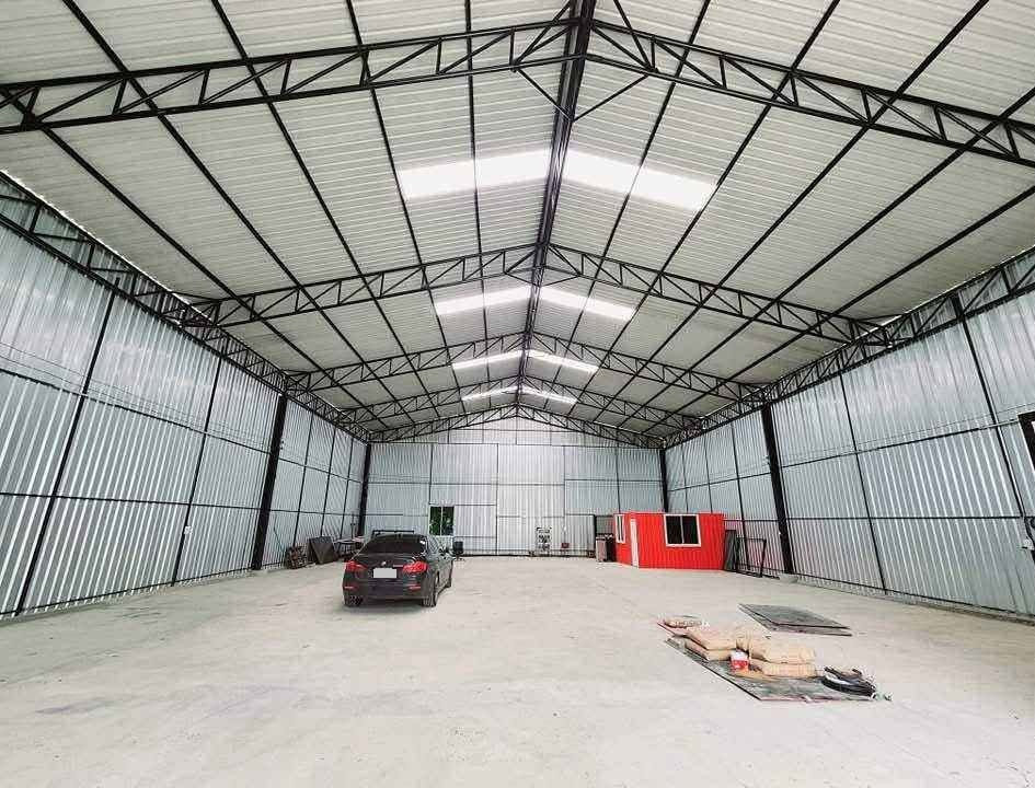 For Rent, warehouse, factory with office for rent on land 581 square wah / total usable area 915 square meters / prime location Narapirom-Bang Len, Modern, new condition / near Salaya Transport Industrial Estate 1 and 2 / trailer can enter and exit. For Rent, warehouse, factory with office for rent on land 581 square wah / total usable area 915 square meters / prime location Narapirom-Bang Len, Modern, new condition / near Salaya Transport Industrial Estate 1 and 2 / trailer can enter and exit.