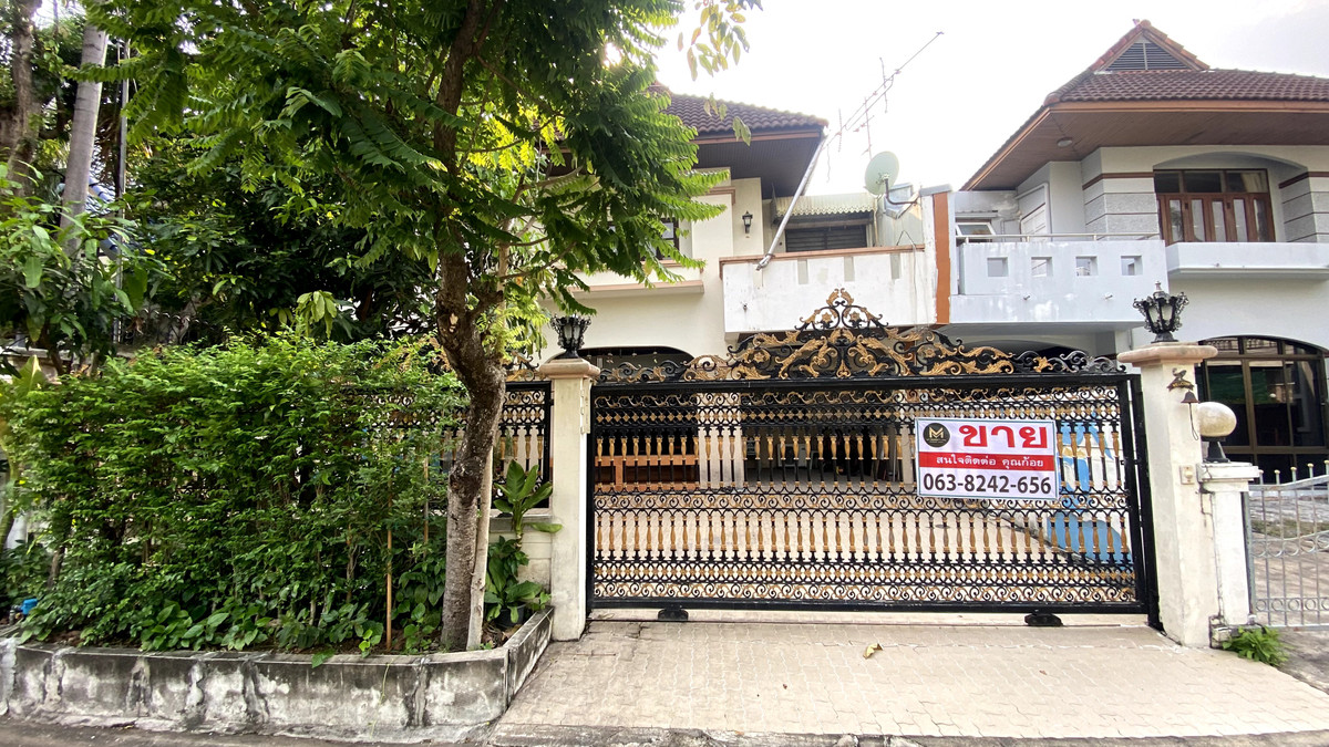 2-story detached house for sale, Makmai Village, Ramintra, near Soi Ramintra 103/3, Khan Na Yao District, area 50 square meters, home functions: 3 bedrooms, 2 bathrooms, 1 kitchen, 1 multipurpose room, parking for 2 cars.
