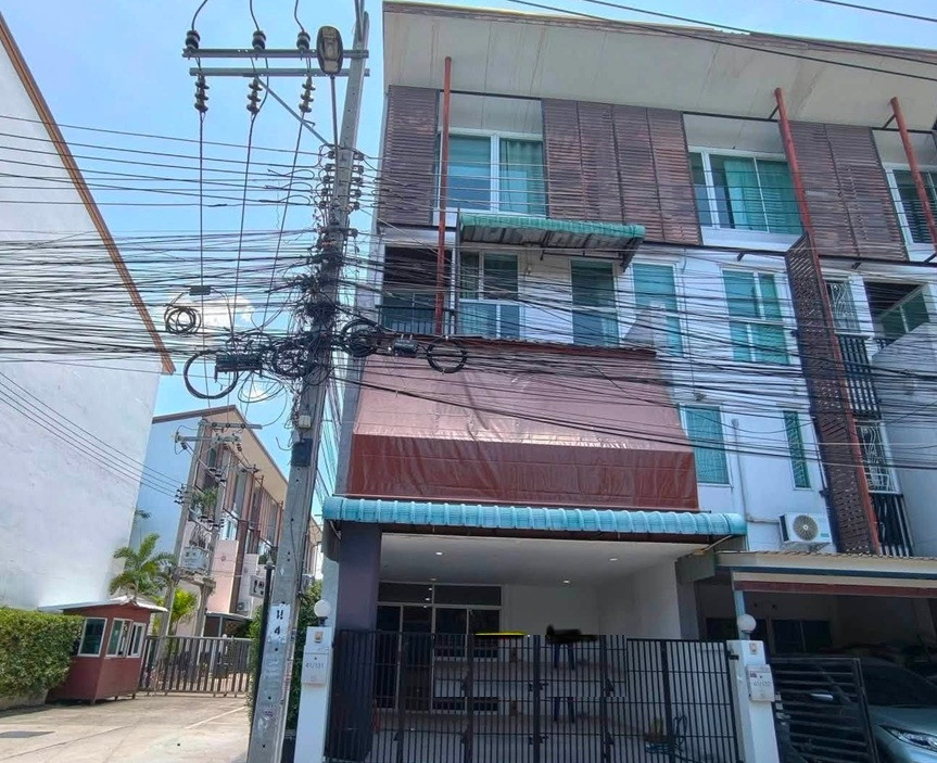 For Rent townhome for rent / 2-story office / 1st and 2nd floor for rent / Paradise Chaengwattana 14 project / air conditioning on both floors / has some office furniture / good location / suitable as an office, can register a company