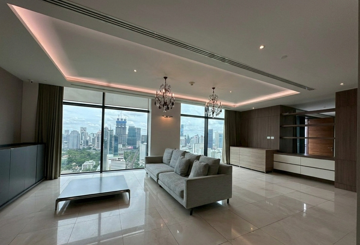 sell!! The best price on the market. The Residences at The St. Regis Bangkok, ultra-luxury residences. In the heart of Ratchadamri, large room 440 sq m., high floor, view of RBSC golf course with wide balcony, Prime CBD location, next to BTS Ratchadamri, sell!! The best price on the market. The Residences at The St. Regis Bangkok, ultra-luxury residences. In the heart of Ratchadamri, large room 440 sq m., high floor, view of RBSC golf course with wide balcony, Prime CBD location, next to BTS Ratchadamri,
