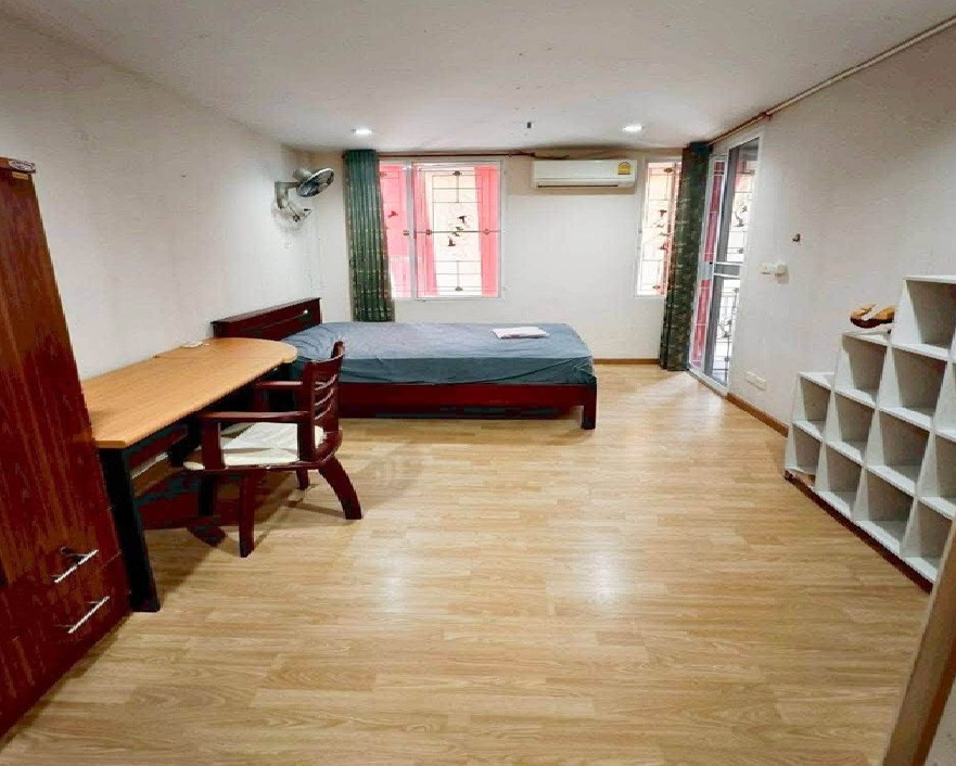 For Rent ให้เช่าทาวโฮม 3.5 ชั้น / โครงดาร The Attic Lite แจ้งวัฒนะ / ดิ แอททิค ไลท์ แจ้งวัฒนะ / ซอยแจ้งวัฒนะ-ปากเกร็ด 24 / หลัง เซ็นทรัล แจ้งวัฒนะ ใกล้รถไฟฟ้าสายสีชมพู / หลังมุม / แอร์ 4 เครื่อง / เฟอร์ฯ บางส่วน / อยู่อาศัย หรือ Home Office ไม่จดบริษัท – รูปที่ 4