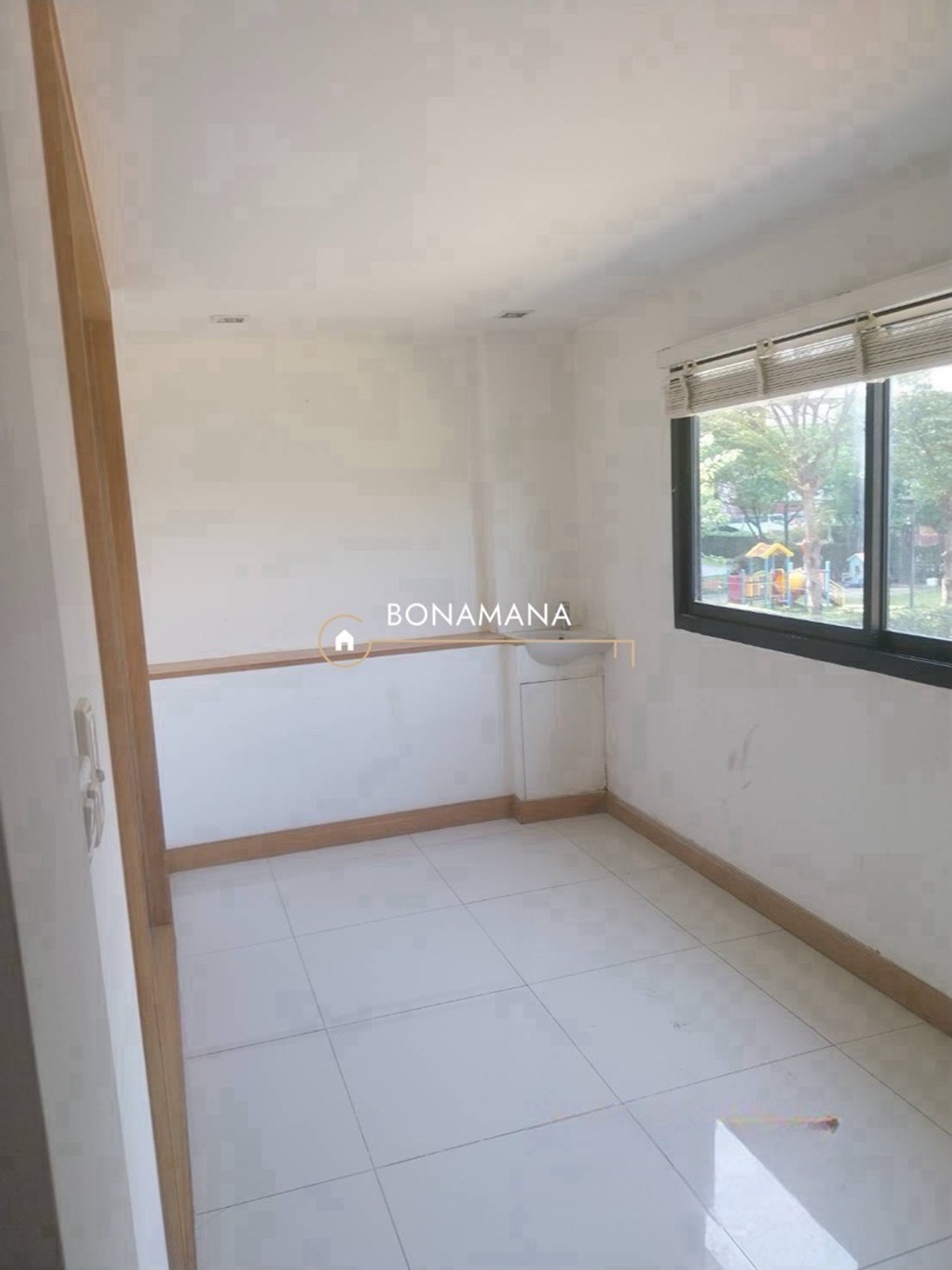 พื้นที่ธุรกิจให้เช่า ห้องมุม ชั้น 2 ติดถนน พร้อมพงษ์ – รูปที่ 3