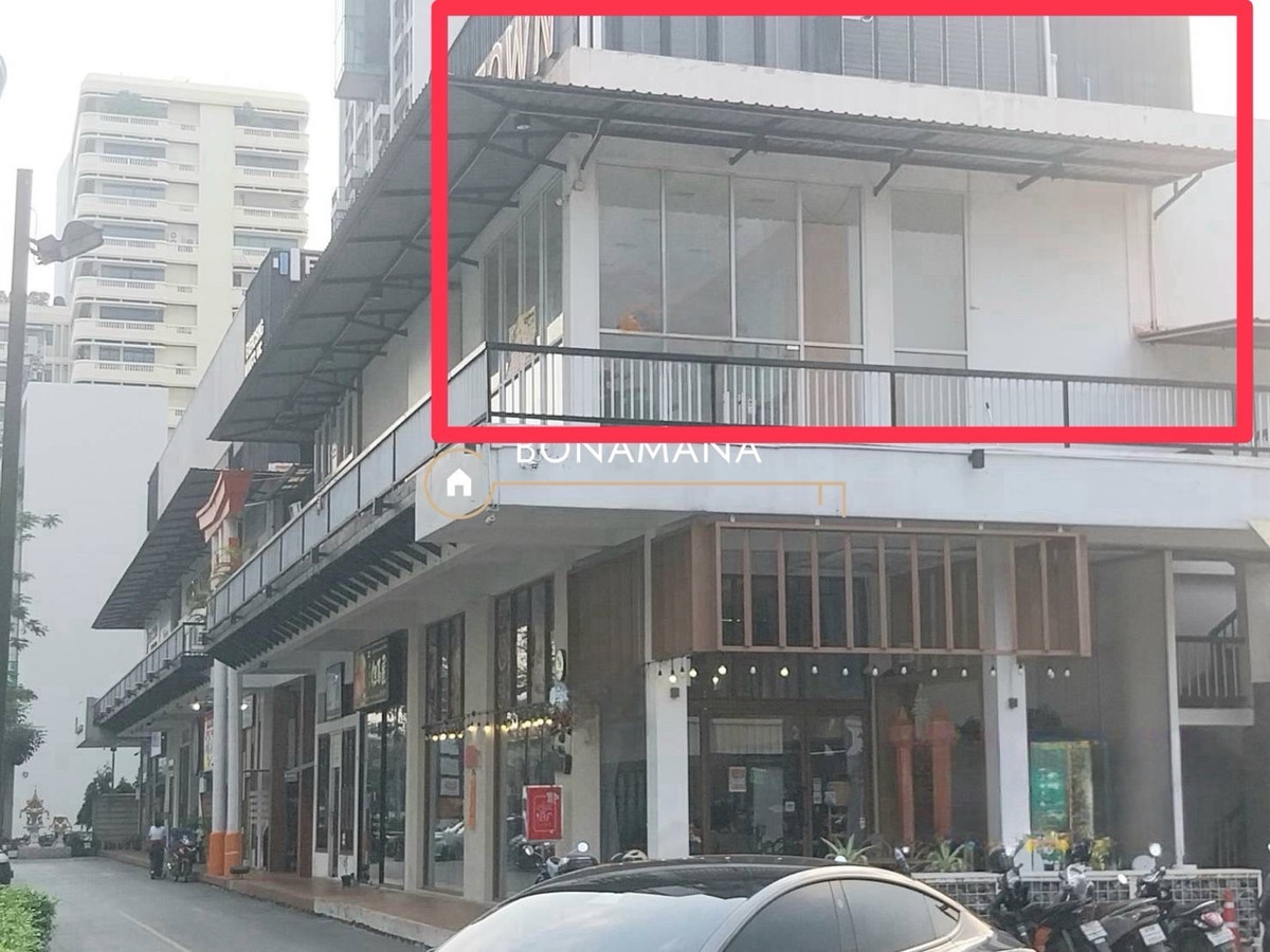Business space for rent, corner room, 2nd floor, next to Phrom Phong Road. Business space for rent, corner room, 2nd floor, next to Phrom Phong Road.