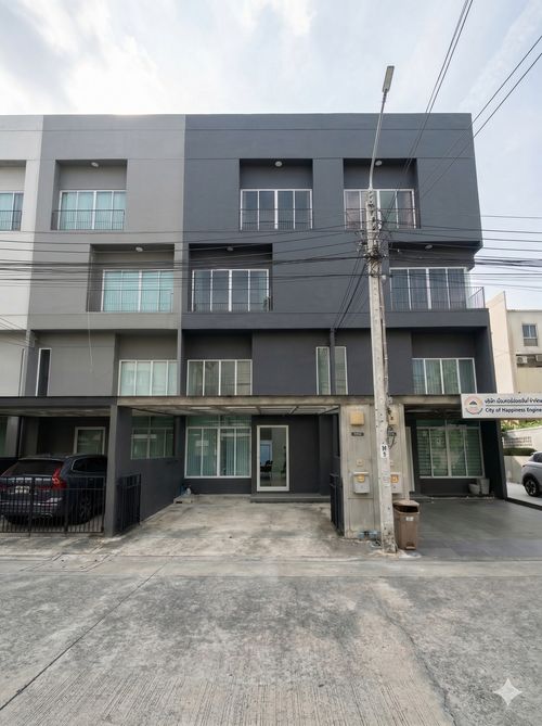 Luxurious townhome for sale, Patio Chaengwattana Village: Patio Chaengwattana, cheapest price.