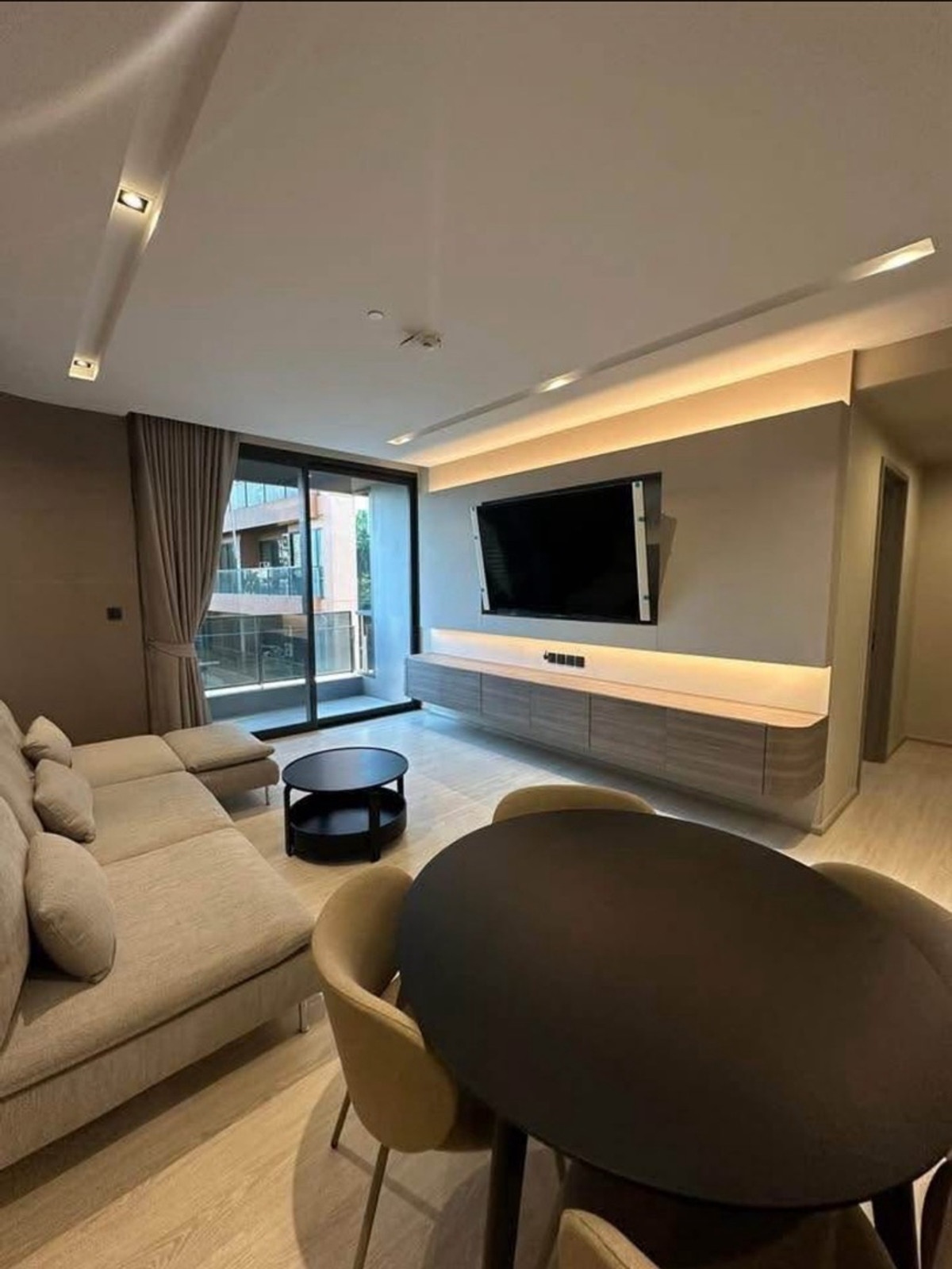 ให้เช่า The Room สุขุมวิท 38 2 ห้องนอน 2 ห้องน้ำ