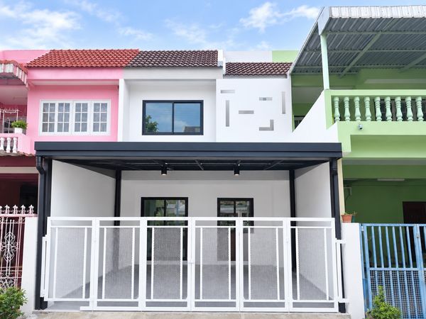Townhome for sale, entrance to Soi Big C Nakhon Pathom, Phai Toei, cheapest price.
