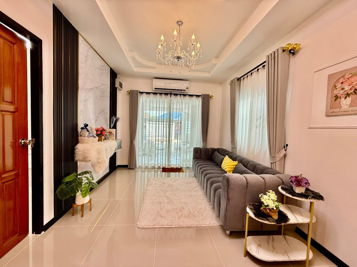 Single house for sale in Pattaya, newly renovated with new furniture, just carry one suitcase and move in. There are 3 bedrooms, 2 bathrooms. Single house for sale in Pattaya, newly renovated with new furniture, just carry one suitcase and move in. There are 3 bedrooms, 2 bathrooms.