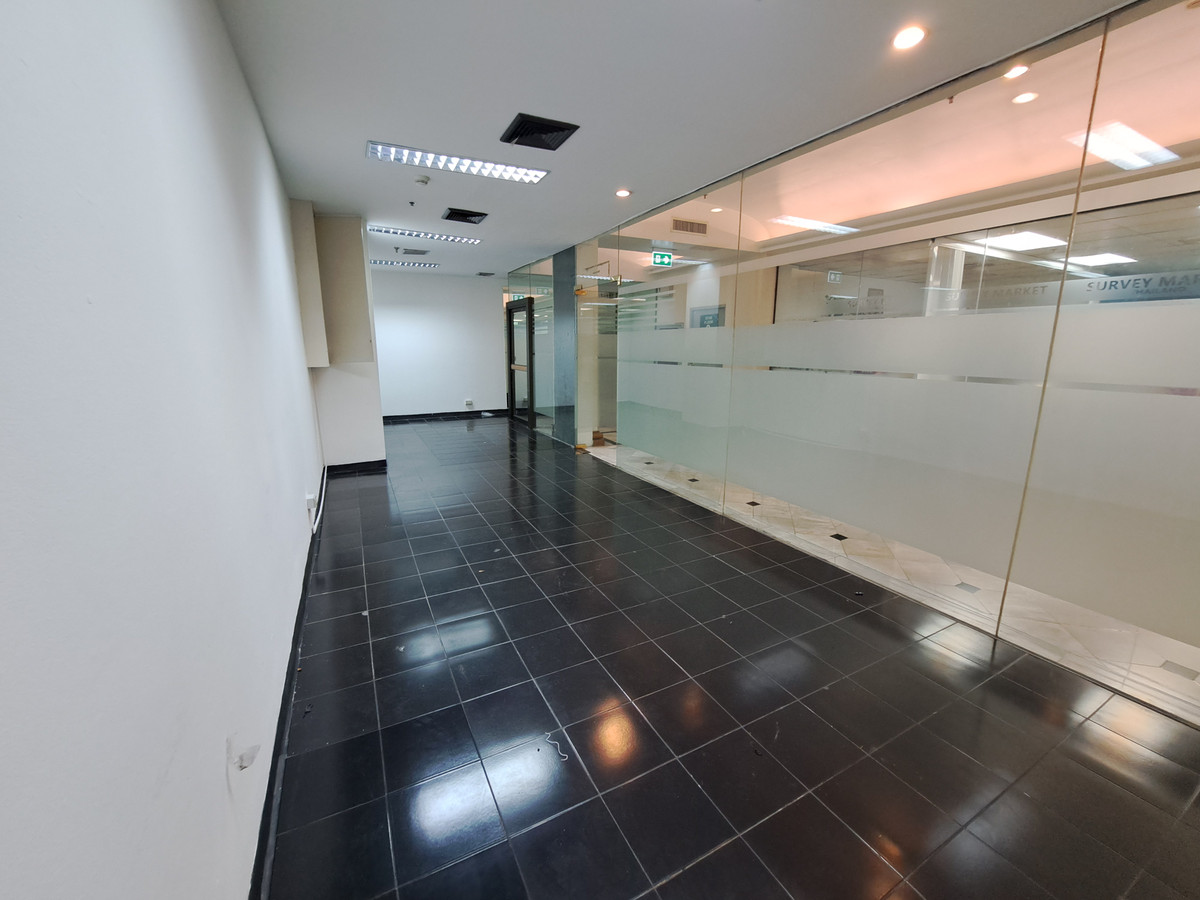 📍 Prime location in Bang Rak area | next to BTS & Sathorn Pier | near famous department stores & 5 star hotel, lots of food! Convenient travel, meets every business need perfectly ✨ – รูปที่ 4