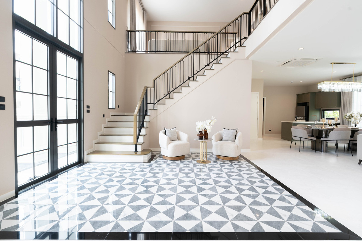 Brand-New Show Home 5BR Setthasiri Bangna KM.10