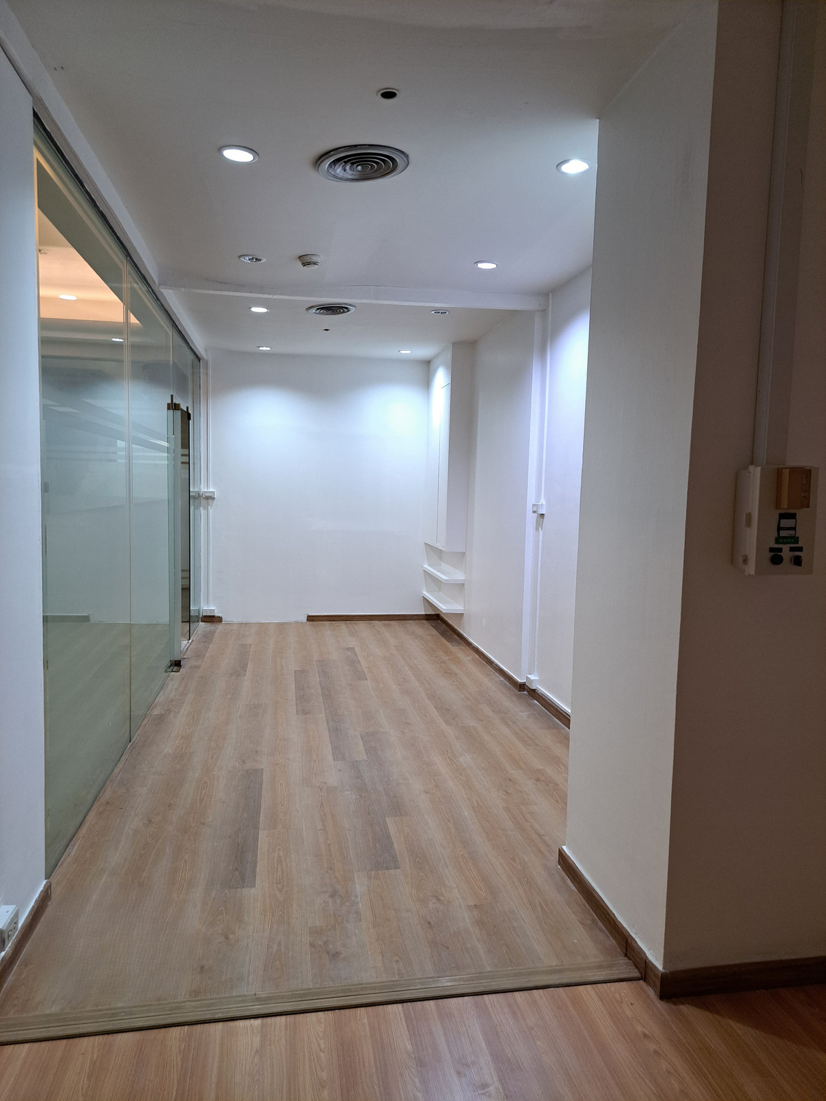 📍 Prime location in Bang Rak area | next to BTS & Sathorn Pier | near famous department stores & 5 star hotel, lots of food! Convenient travel, meets every business need perfectly ✨ – รูปที่ 3