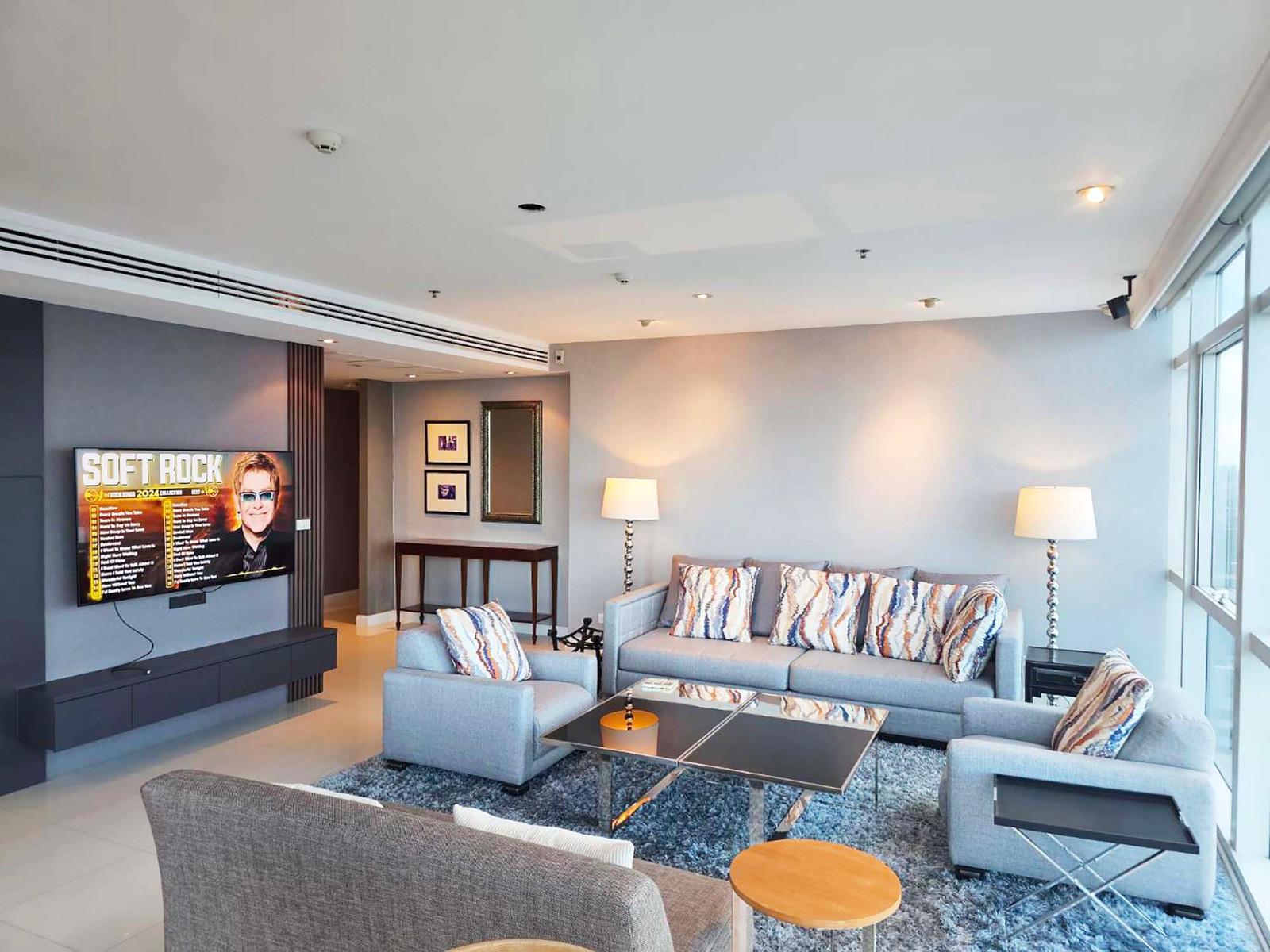 Luxury condo for rent, Athenee Residence, Ploenchit area, 4 bedrooms, area 215 sq m., with hotel-level amenities, near BTS Ploenchit. Luxury condo for rent, Athenee Residence, Ploenchit area, 4 bedrooms, area 215 sq m., with hotel-level amenities, near BTS Ploenchit.