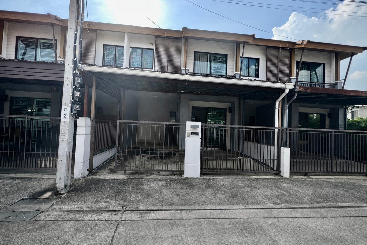 For Sale: 2-Storey Townhome at Pruksa Ville 73 Pattanakarn 38 | Balinese-Modern Design | Near Airport Rail Link Huamak & BTS On Nut For Sale: 2-Storey Townhome at Pruksa Ville 73 Pattanakarn 38 | Balinese-Modern Design | Near Airport Rail Link Huamak & BTS On Nut