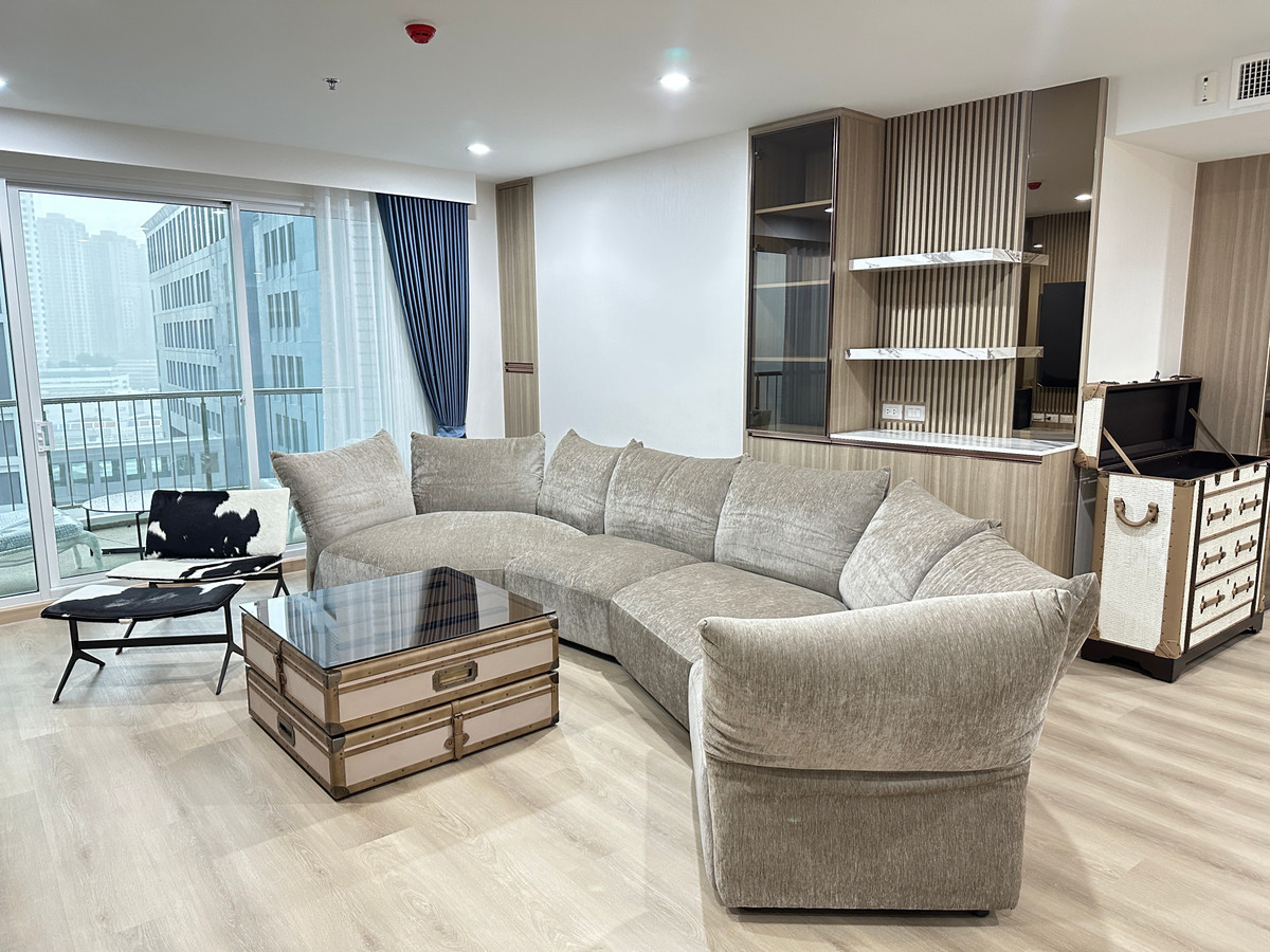 Condo, river view suite, 2 bedrooms, 140 sq m, with parking for 2 cars. Condo, river view suite, 2 bedrooms, 140 sq m, with parking for 2 cars.