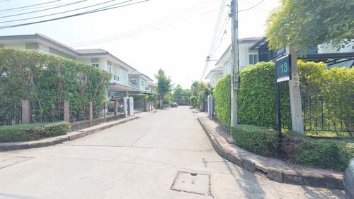เดอะแพลน แจ้งวัฒนะ ที่สุดของความเป็นส่วนตัว ใกล้สวนส่วนกลาง พร้อมบ้านเลขที่สวย