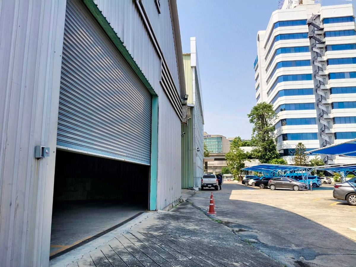 โกดังให้เช่า 655 ตรม. ติดถนนวิภาวดีรังสิต ใกล้สนามบินดอนเมือง รถใหญ่เข้าได้ โกดังให้เช่า 655 ตรม. ติดถนนวิภาวดีรังสิต ใกล้สนามบินดอนเมือง รถใหญ่เข้าได้