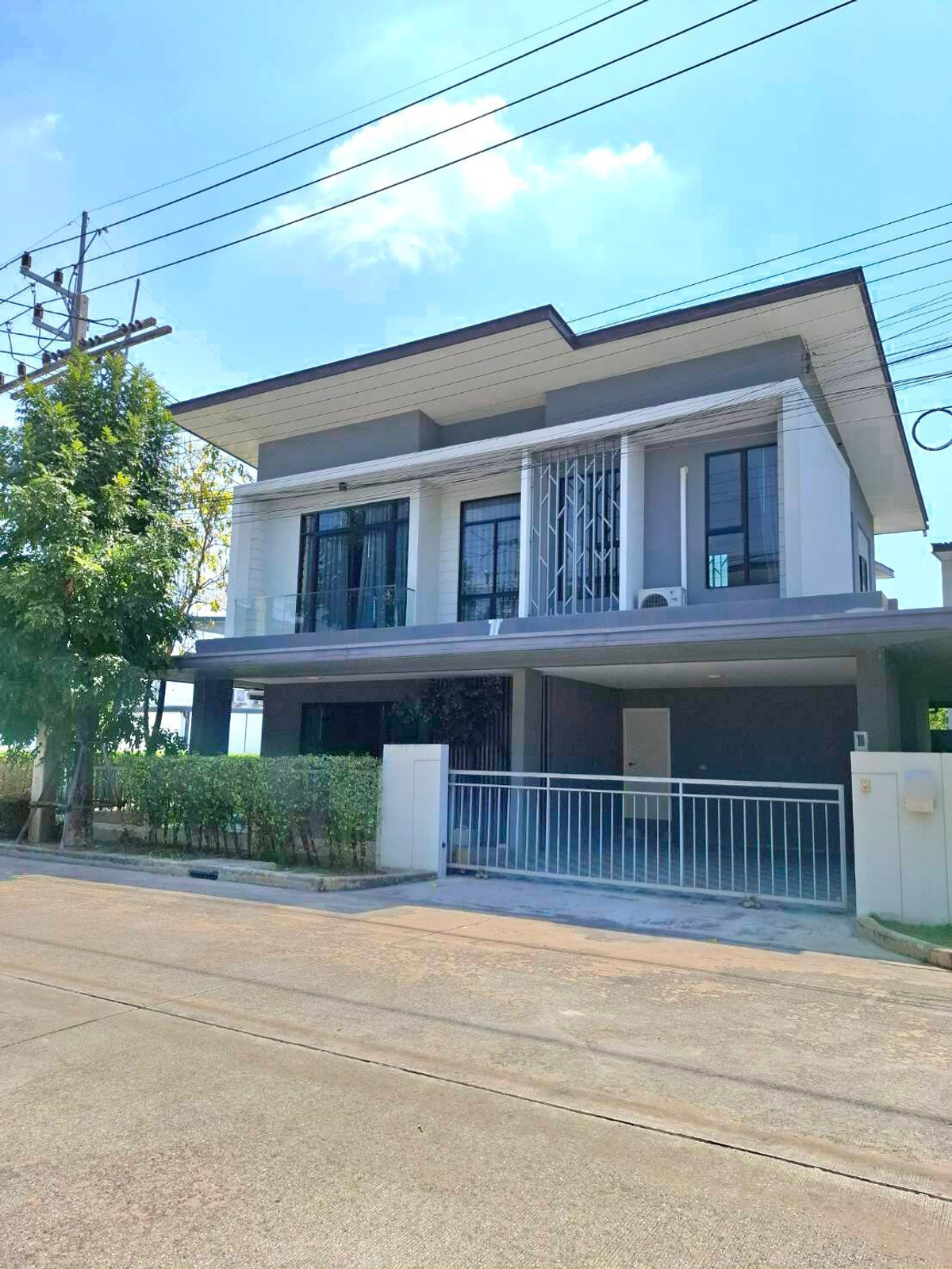 Nowadays, its almost impossible to find it. “Price less than 5 million, corner detached house, over 50 square meters, usable area almost 300 square meters, with built-in furniture throughout the house. Ready to move in. ✨🏡 Recommended to come and see the 