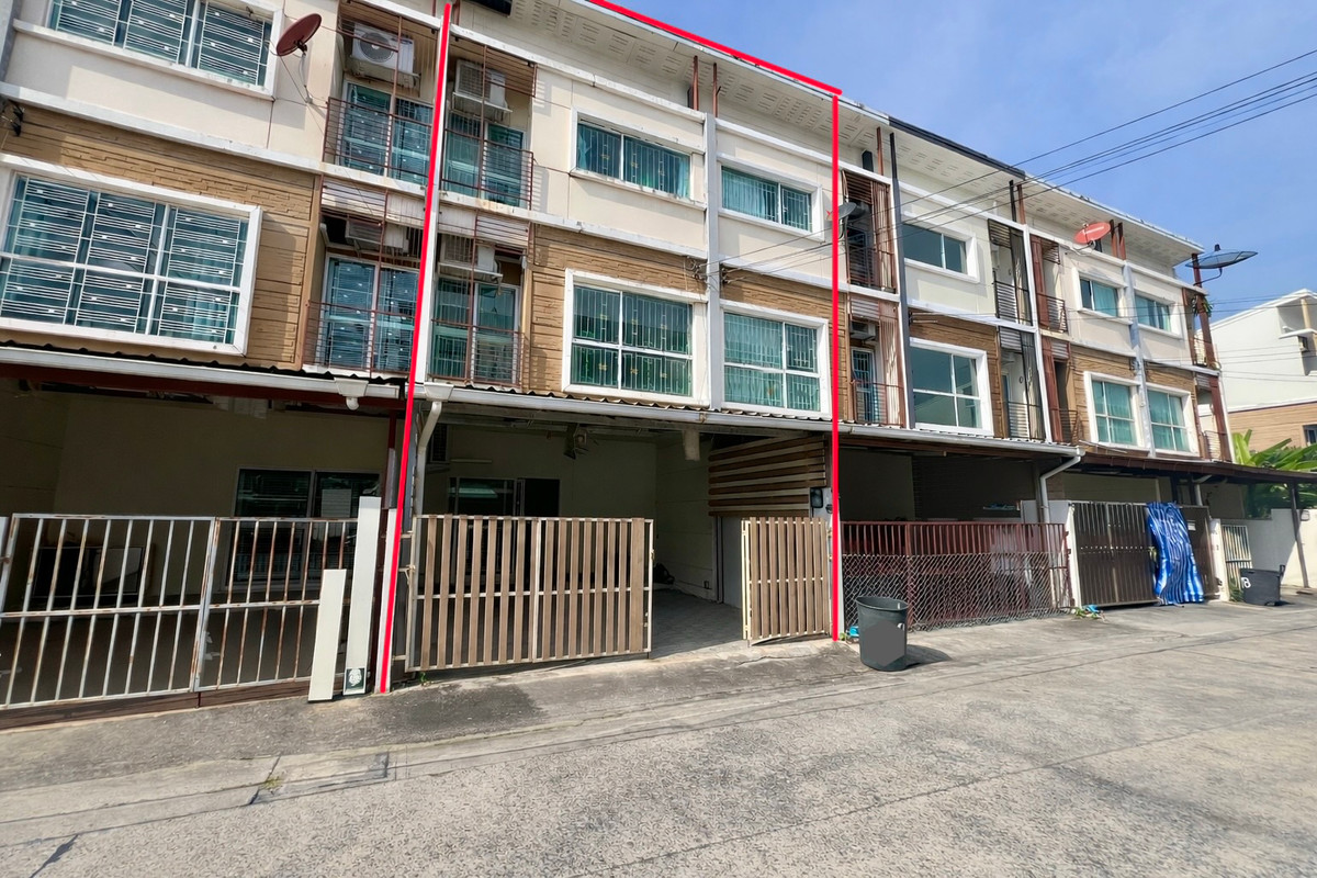 For Sale: 3-Storey Townhome at Villette City Pattanakarn | South-Facing | Prime Location with Easy Access For Sale: 3-Storey Townhome at Villette City Pattanakarn | South-Facing | Prime Location with Easy Access