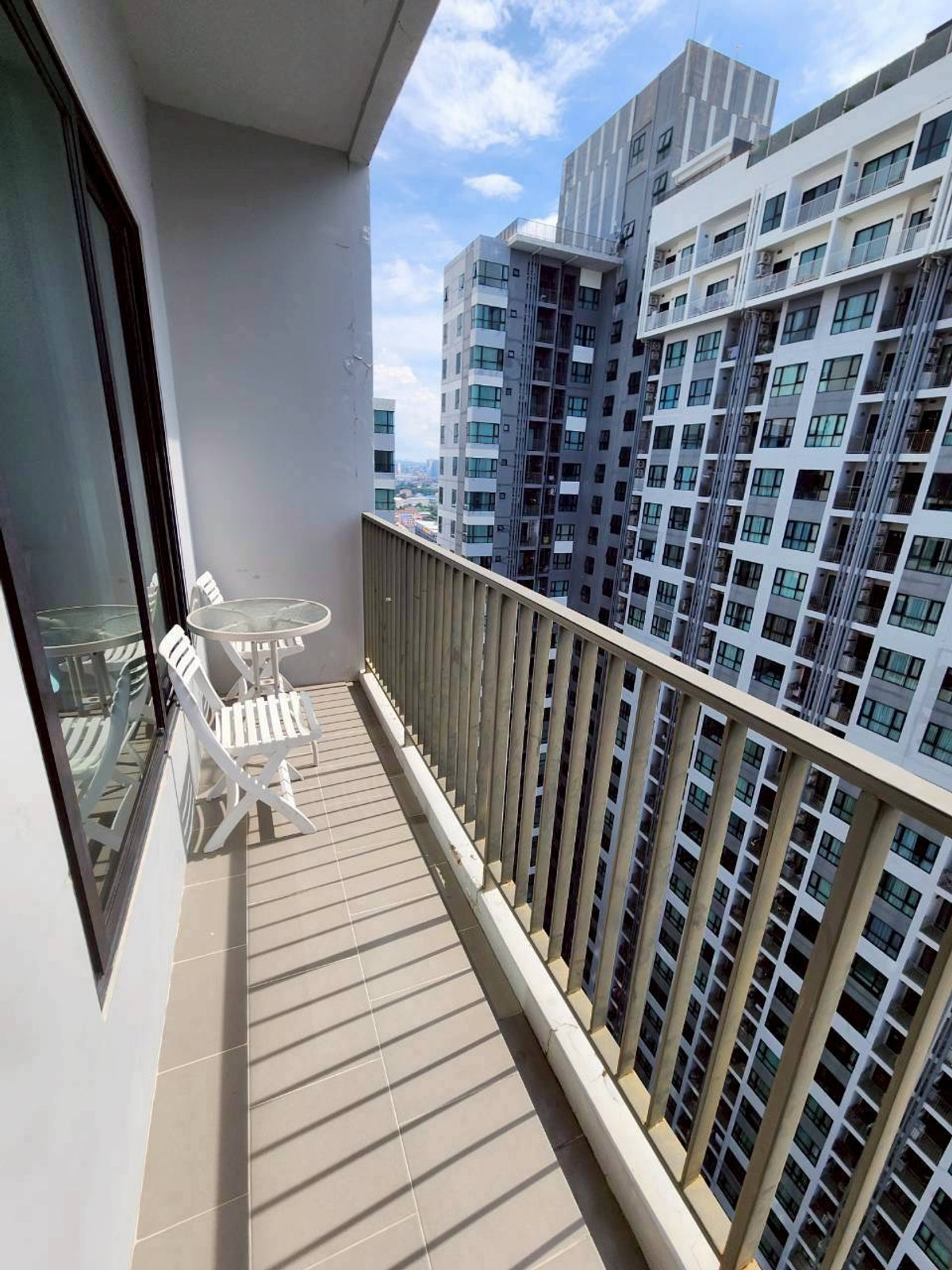  For sale The Base Central Pattaya - The Best View  (with Tenant) Price 3,600,000 Baht  *** มีผู้เช่าตลอด เหมาะกับผู้ที่ต้องการลงทุนปล่อยเช่า ***