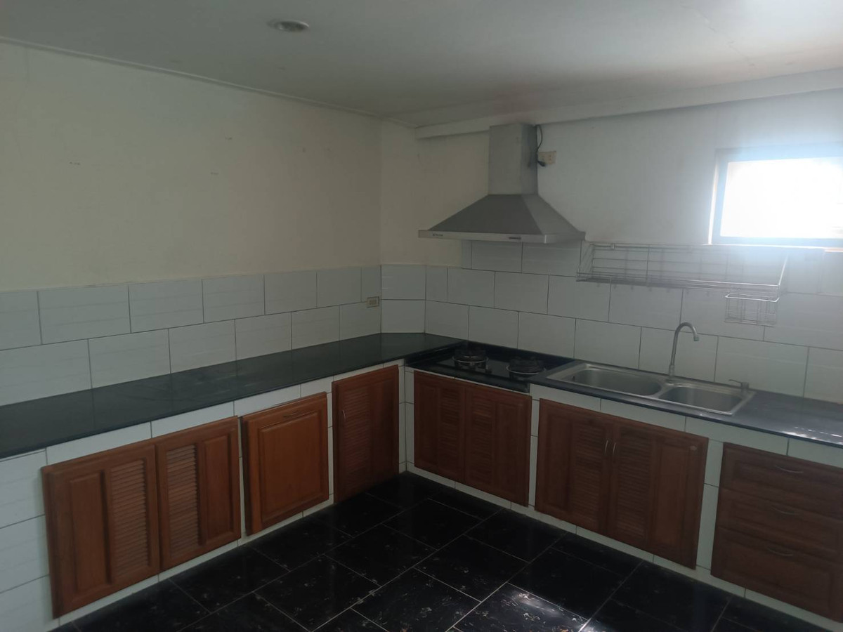 Shophouse for rent, two rooms, three floors, 7+2 bedrooms, 6 bathrooms, cement kitchen ready to use. Fully built with an area of ​​49.5 square meters. – รูปที่ 3