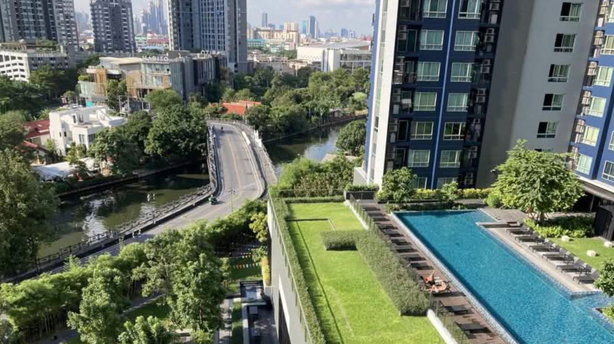 ✨ For Sale: The Base Sukhumvit 77 Condo ✨ 💰 Only 5,000,000 THB. Very good price for 2 bedrooms. There is a real room. Ready to make an appointment to see. Happy to serve. If interested, contact Mr. James Mar.