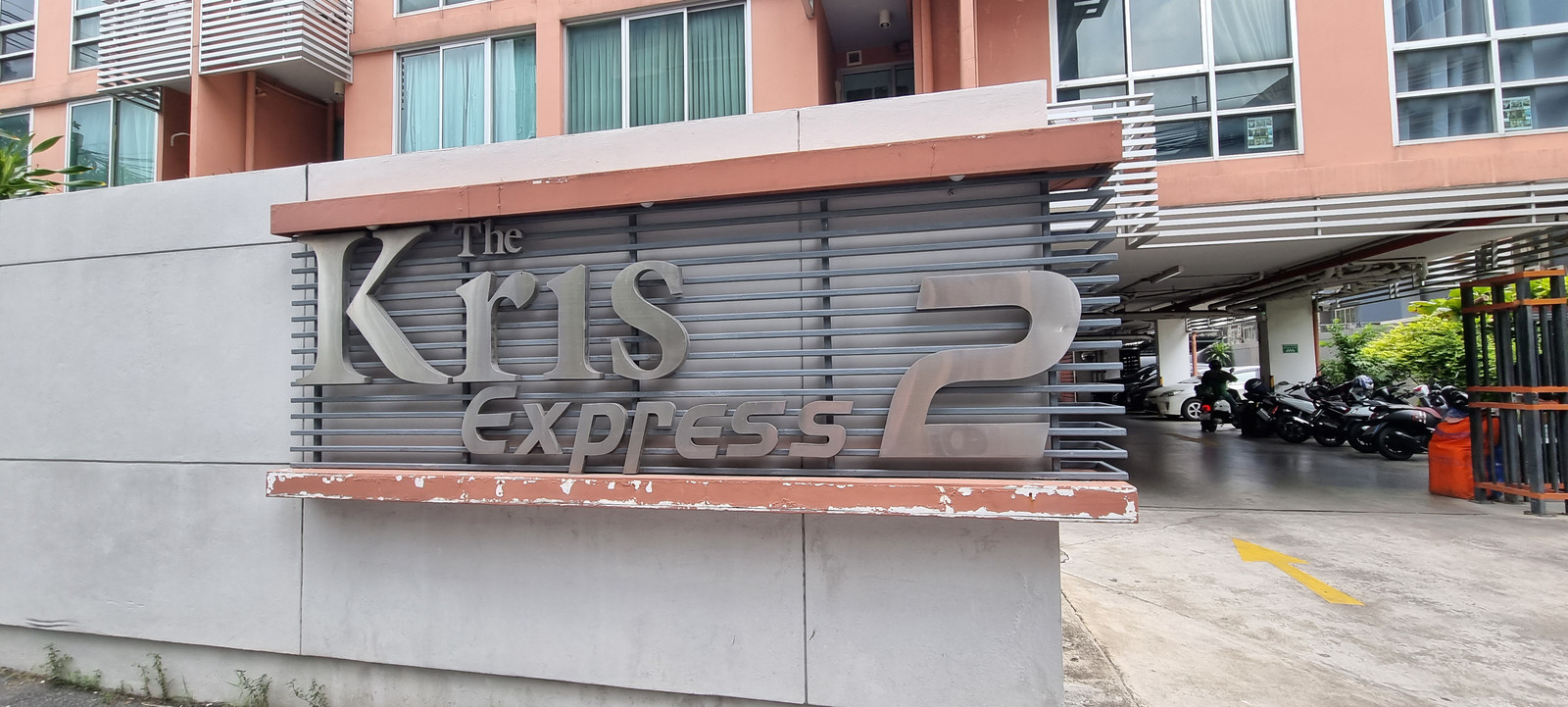 ขาย หรือให้เช่า คอนโด เดอะคริส เอ็กซ์เพรส 2 (The Kris Express 2) ชั้น 4 พื้นที่ 29.65 ตรม. อยู่ปากซอยรัชดาภิเษก 19 ติดรถไฟฟ้า MRT รัชดาภิเษก ห้องเพิ่งปรับปรุงใหม่ ราคาขาย 1.89 ล้านบาท (ค่าเช่า 12,000 บาท/เดือน) ขาย หรือให้เช่า คอนโด เดอะคริส เอ็กซ์เพรส 2 (The Kris Express 2) ชั้น 4 พื้นที่ 29.65 ตรม. อยู่ปากซอยรัชดาภิเษก 19 ติดรถไฟฟ้า MRT รัชดาภิเษก ห้องเพิ่งปรับปรุงใหม่ ราคาขาย 1.89 ล้านบาท (ค่าเช่า 12,000 บาท/เดือน)