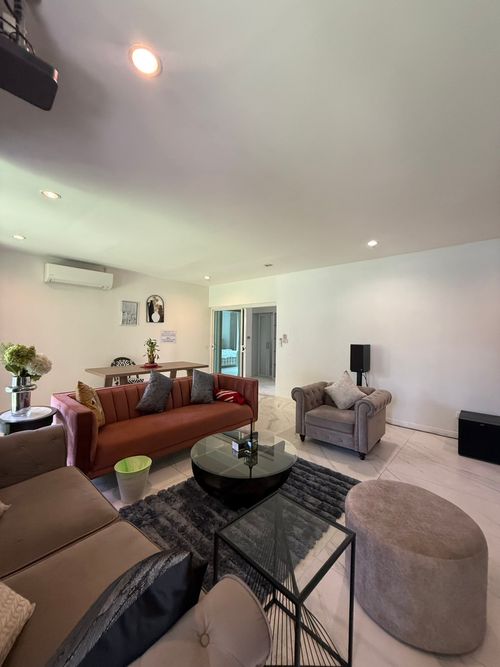 House for rent, House Pridi Phanomyong, 5 bedrooms, parking for up to 4-6 cars, near BTS Ekkamai-Thonglor.