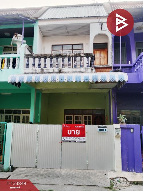 2-story townhouse for sale, area 17.8 square meters, Nakhon Sawan, near department stores.